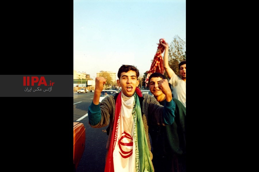    عکس های منتشرنشده از شادی مردم پس از مساوی در مقابل استرالیا  در سال 76