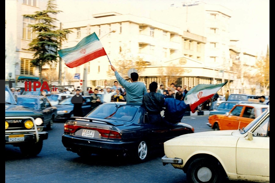    عکس های منتشرنشده از شادی مردم پس از مساوی در مقابل استرالیا  در سال 76
