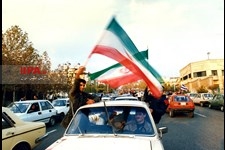    عکس های منتشرنشده از شادی مردم پس از مساوی در مقابل استرالیا  در سال 76