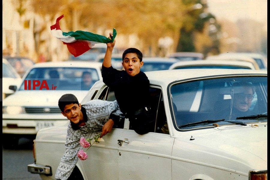    عکس های منتشرنشده از شادی مردم پس از مساوی در مقابل استرالیا  در سال 76