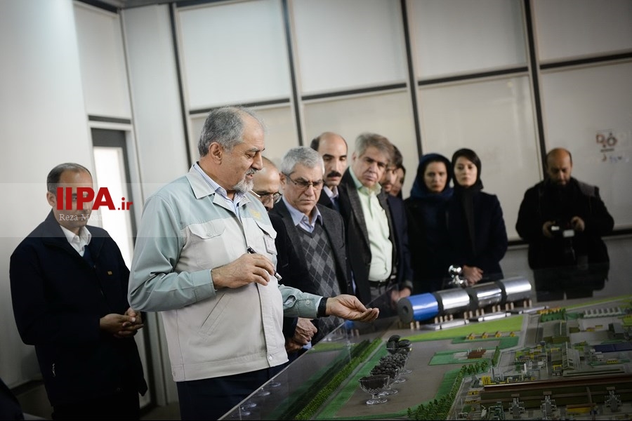   بازدید اقتصاددان ها از کارخانه فولاد مبارکه
