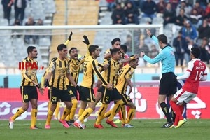 دیدار تیم های فوتبال پرسپولیس و سپاهان
