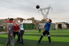   زندگی زیر دکل های برق