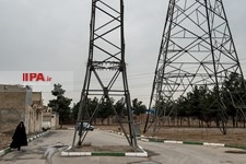   زندگی زیر دکل های برق