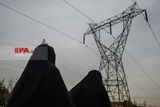   زندگی زیر دکل های برق