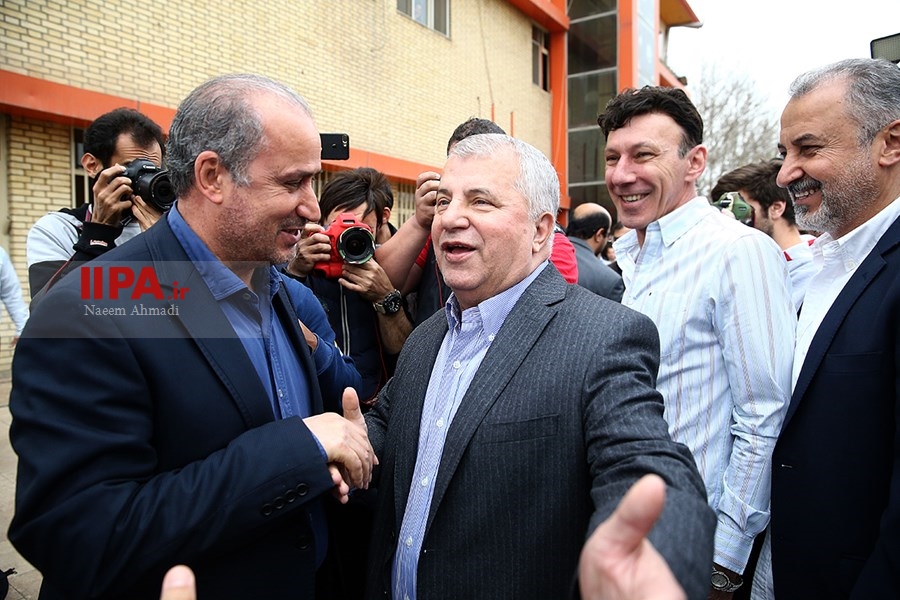   درختکاری پیشکسوتان ورزش و هنرمندان