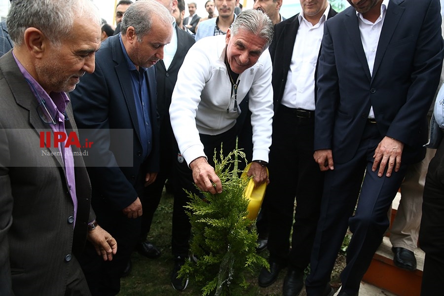   درختکاری پیشکسوتان ورزش و هنرمندان