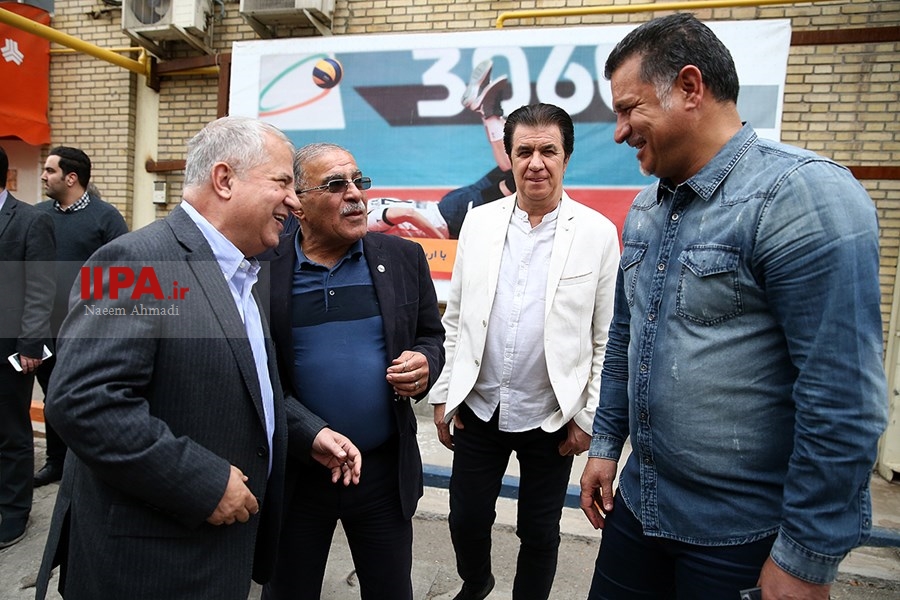   درختکاری پیشکسوتان ورزش و هنرمندان