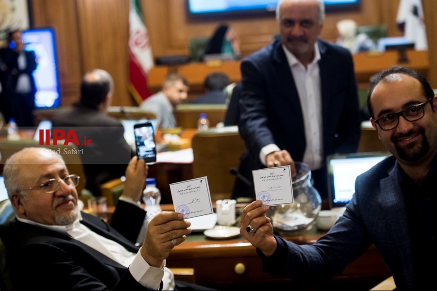   بررسی استعفا شهردار تهران 