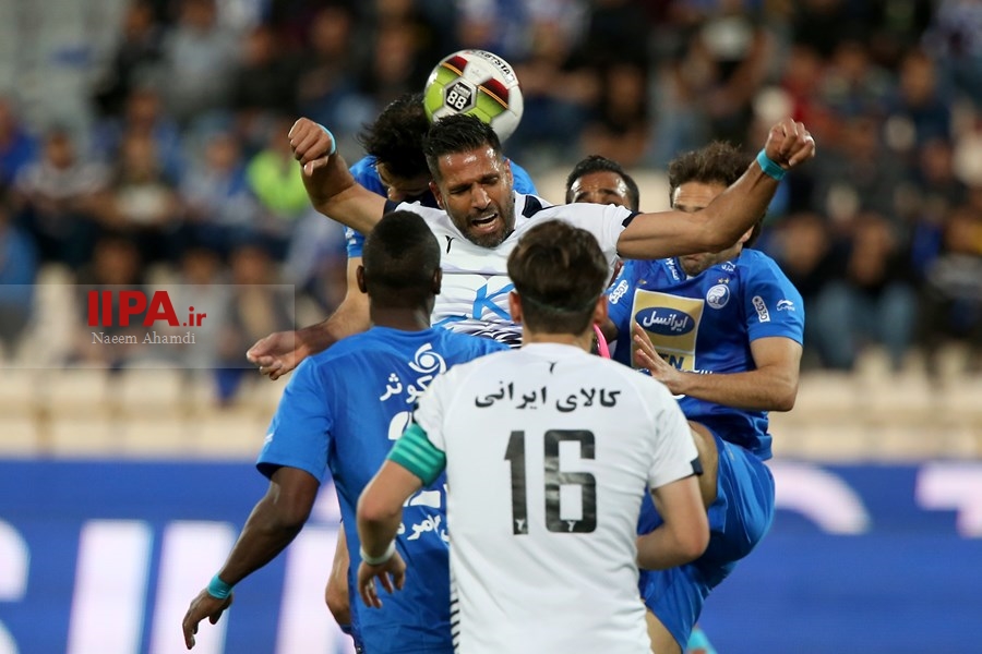   دیدار تیم های استقلال تهران و پیکان
