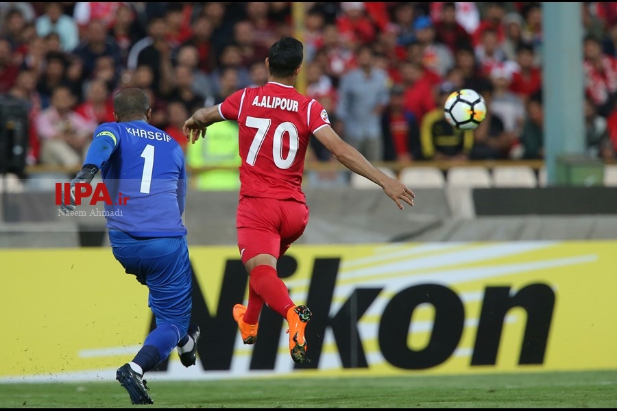   دیدار تیم های فوتبال پرسپولیس ایران و الجزیره امارات 