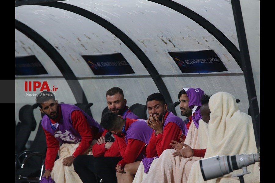   دیدار تیم های فوتبال پرسپولیس ایران و الجزیره امارات 