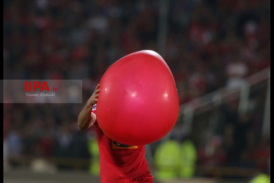   دیدار تیم های فوتبال پرسپولیس ایران و الجزیره امارات