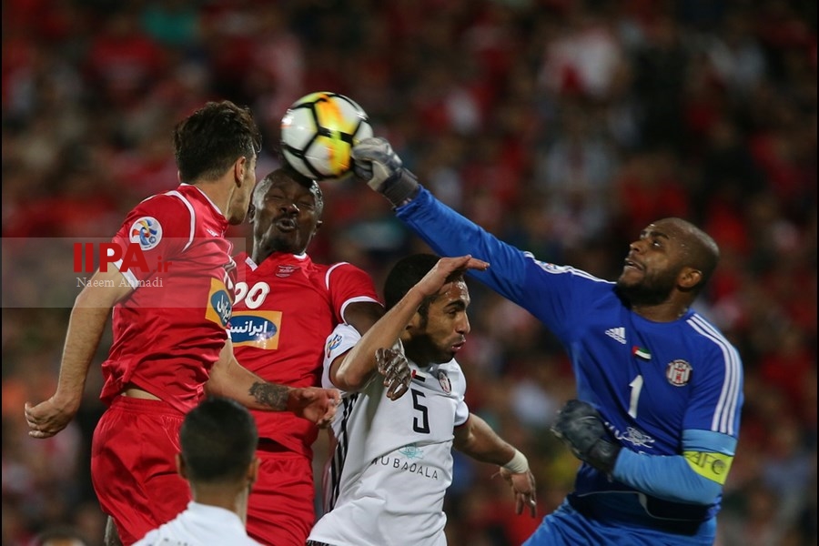   دیدار تیم های فوتبال پرسپولیس ایران و الجزیره امارات