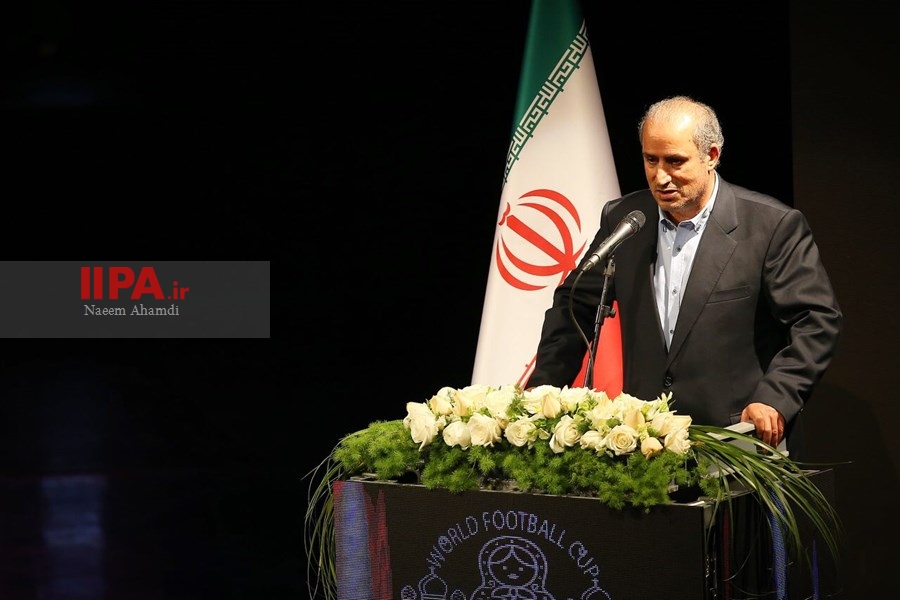    بدرقه تیم ملی فوتبال که در تالار وحدت