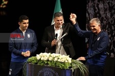    بدرقه تیم ملی فوتبال که در تالار وحدت