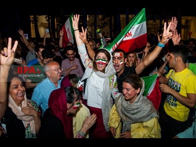 شادی مردم ایران پس از برتری تیم‌ملی فوتبال مقابل مراکش