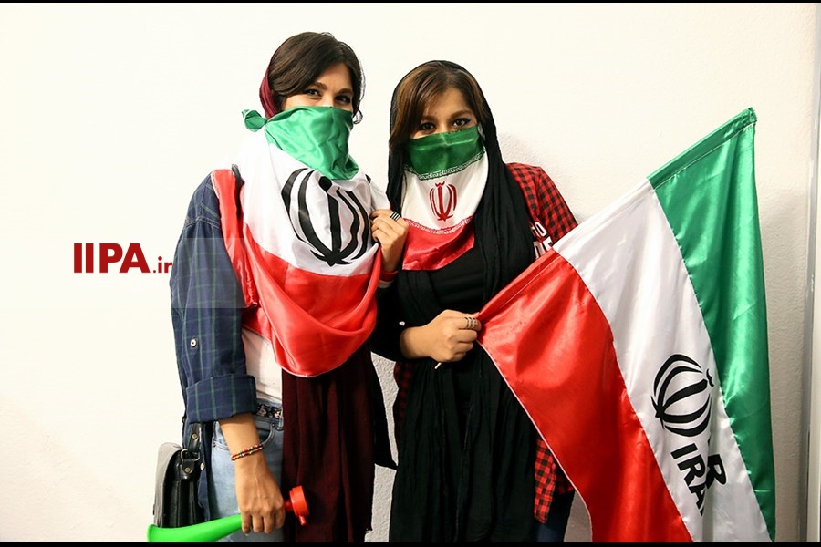   تماشای دیدار تیم‌های فوتبال ایران و مراکش - تهران