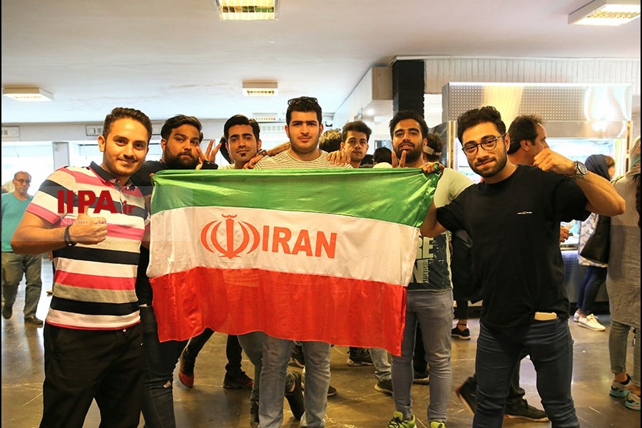   تماشای دیدار تیم‌های فوتبال ایران و مراکش - تهران