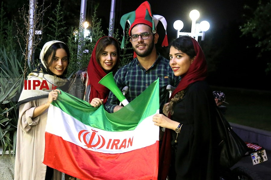   تماشای دیدار تیم‌های فوتبال ایران و مراکش - تهران