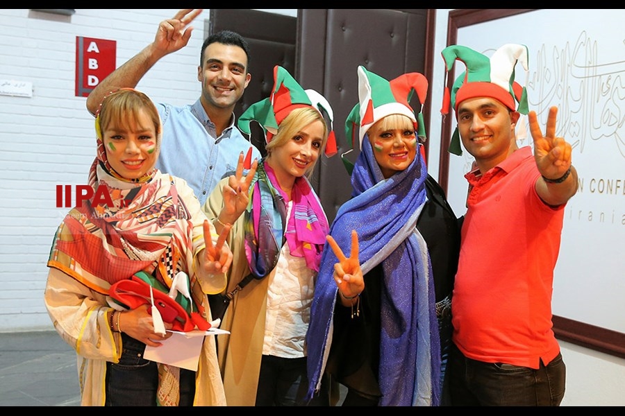   تماشای دیدار تیم‌های فوتبال ایران و مراکش - تهران