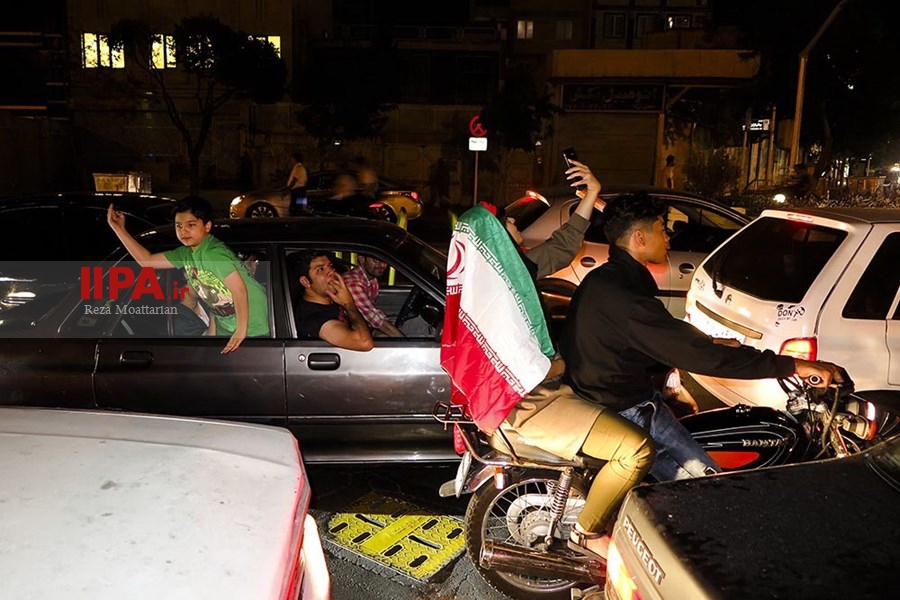   شادی مردم تهران پس از برد تیم ملی ایران مقابل مراکش