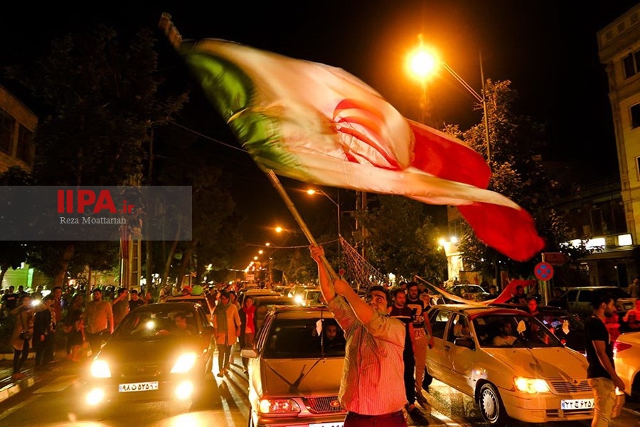   شادی مردم تهران پس از برد تیم ملی ایران مقابل مراکش