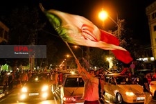   شادی مردم تهران پس از برد تیم ملی ایران مقابل مراکش