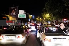   شادی مردم تهران پس از برد تیم ملی ایران مقابل مراکش