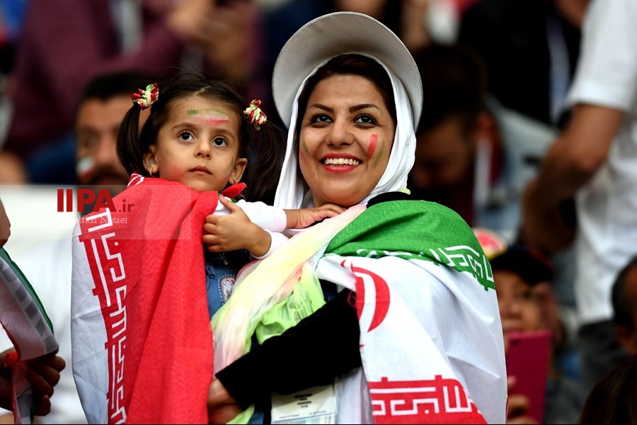   تماشاگران دیدار تیم های فوتبال ایران و اسپانیا