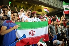   تماشای بازی فوتبال ایران و اسپانیا در استادیوم آزادی