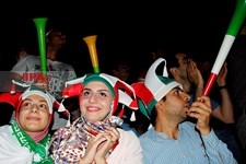   تماشای دیدار فوتبال ایران و اسپانیا در استادیوم آزادی