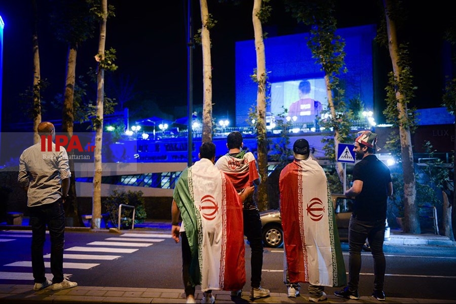   شادی مردم بعد از بازی شایسته تیم ملی فوتبال کشورمان مقابل اسپانیا