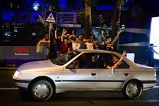   شادی مردم بعد از بازی شایسته تیم ملی فوتبال کشورمان مقابل اسپانیا