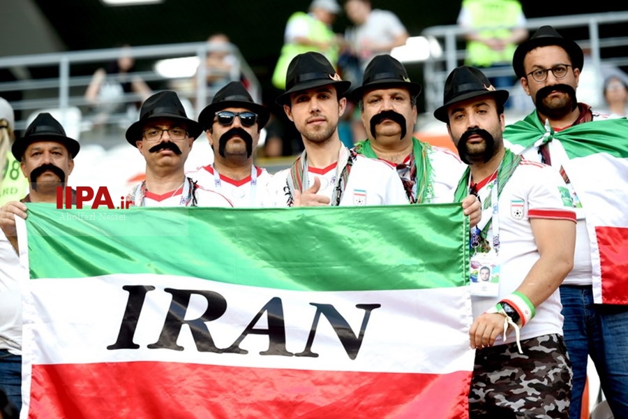   تماشاگران دیدار فوتبال ایران و پرتغال