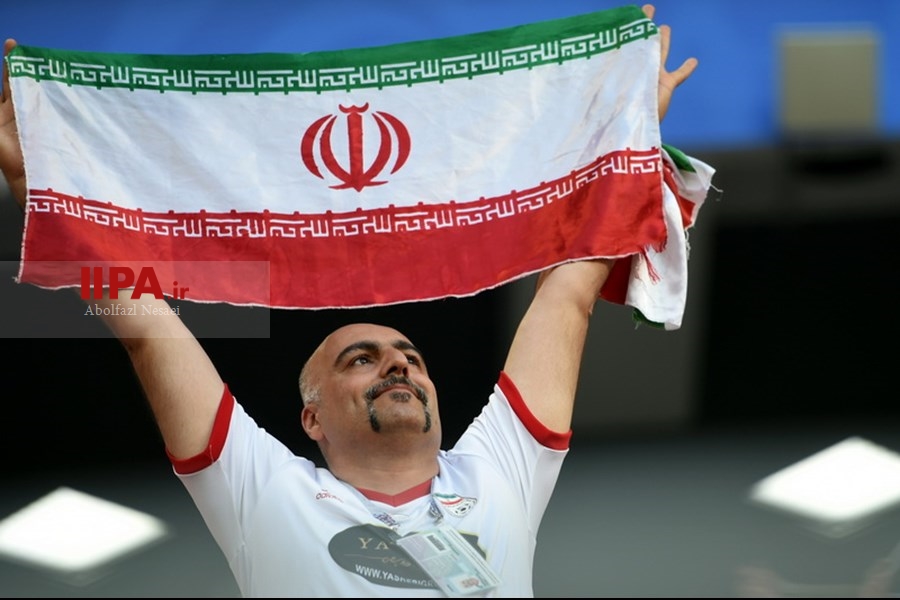   تماشاگران دیدار فوتبال ایران و پرتغال