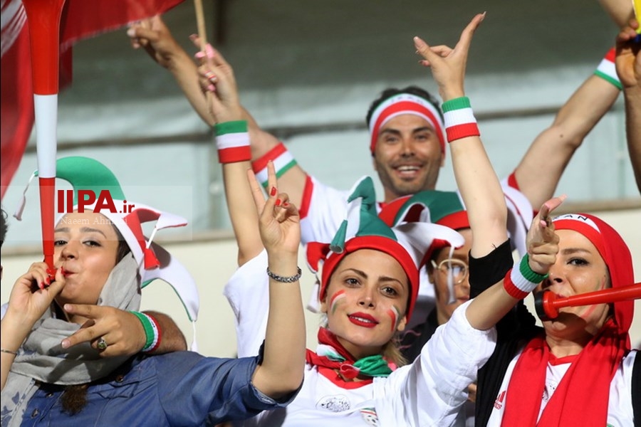   تماشای دیدار ایران و پرتغال در استادیوم آزادی