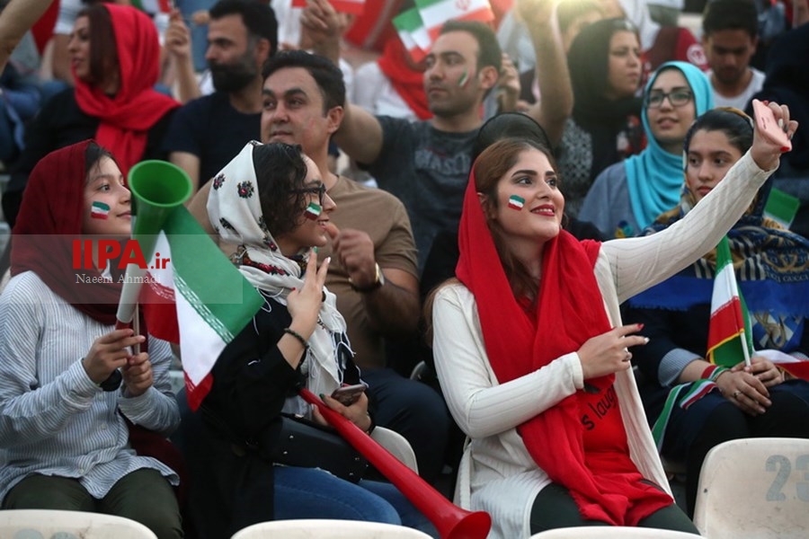   تماشای دیدار ایران و پرتغال در استادیوم آزادی