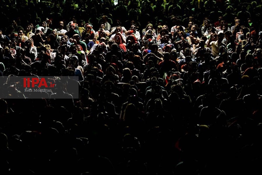   تماشای دیدار ایران و پرتغال در استادیوم آزادی 2