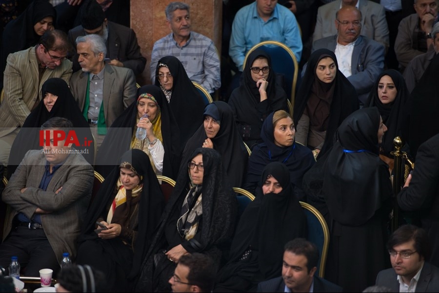   همایش عبور از بحران و توسعه ایران