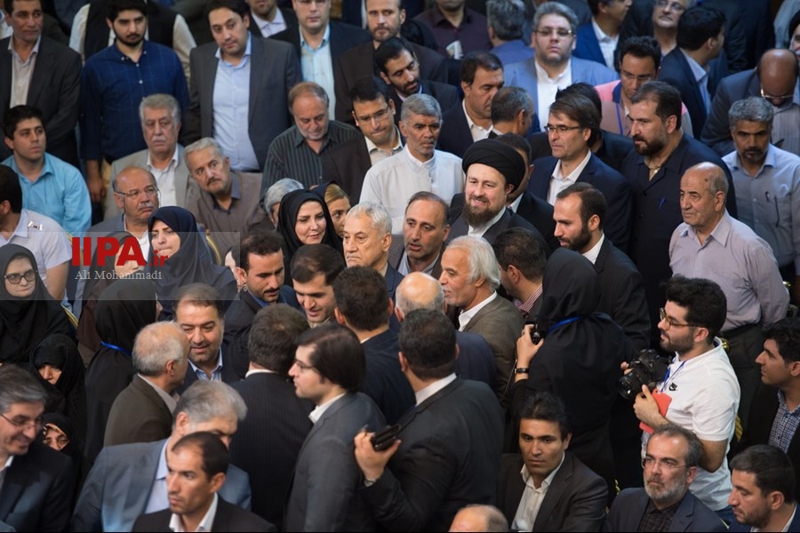   همایش عبور از بحران و توسعه ایران