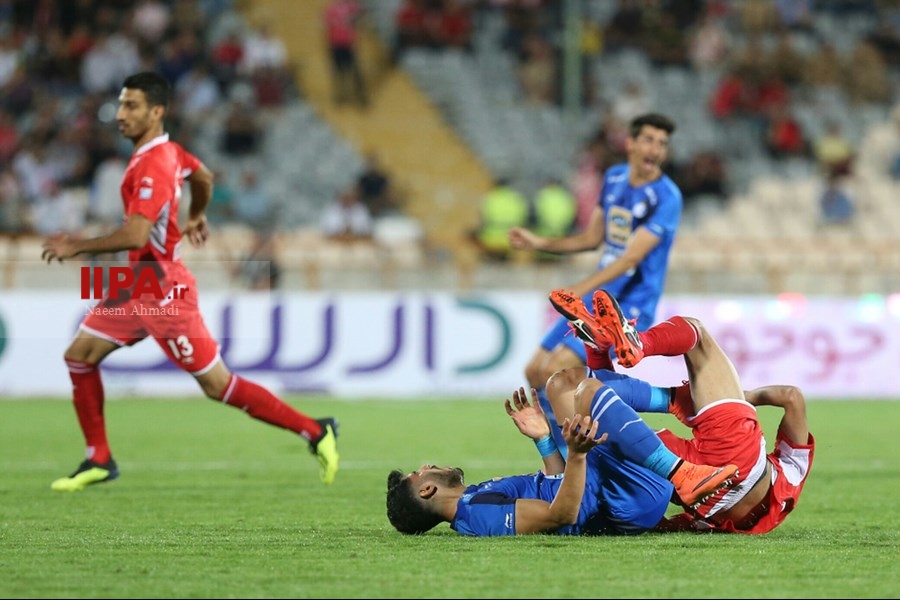   دیدار تیم های فوتبال استقلال و پرسپولیس
