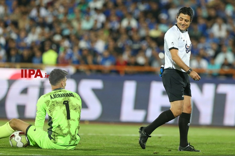   دیدار تیم های فوتبال استقلال و پرسپولیس