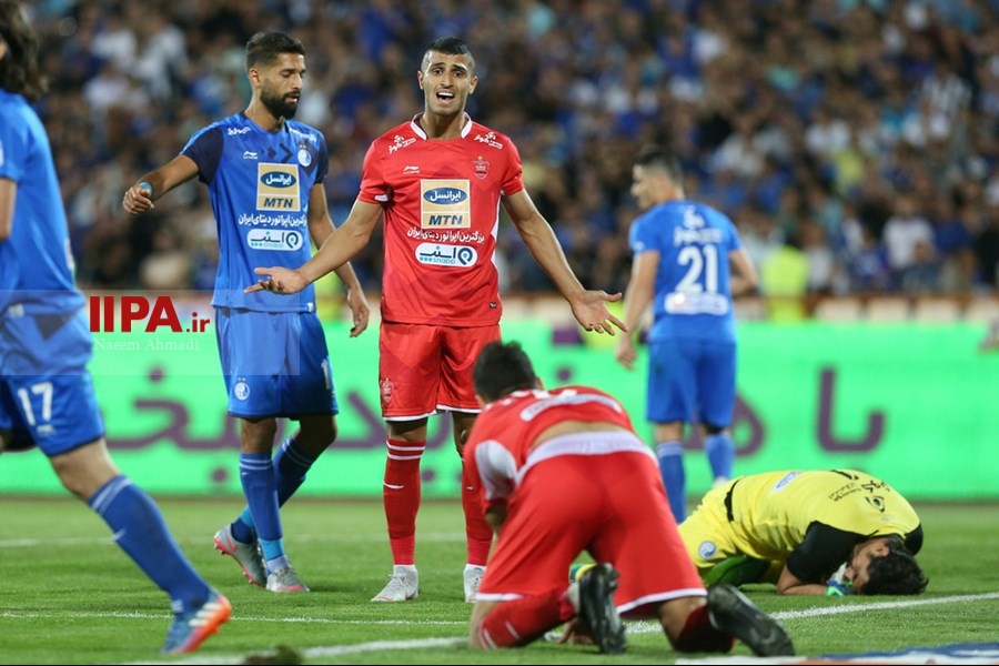   دیدار تیم های فوتبال استقلال و پرسپولیس
