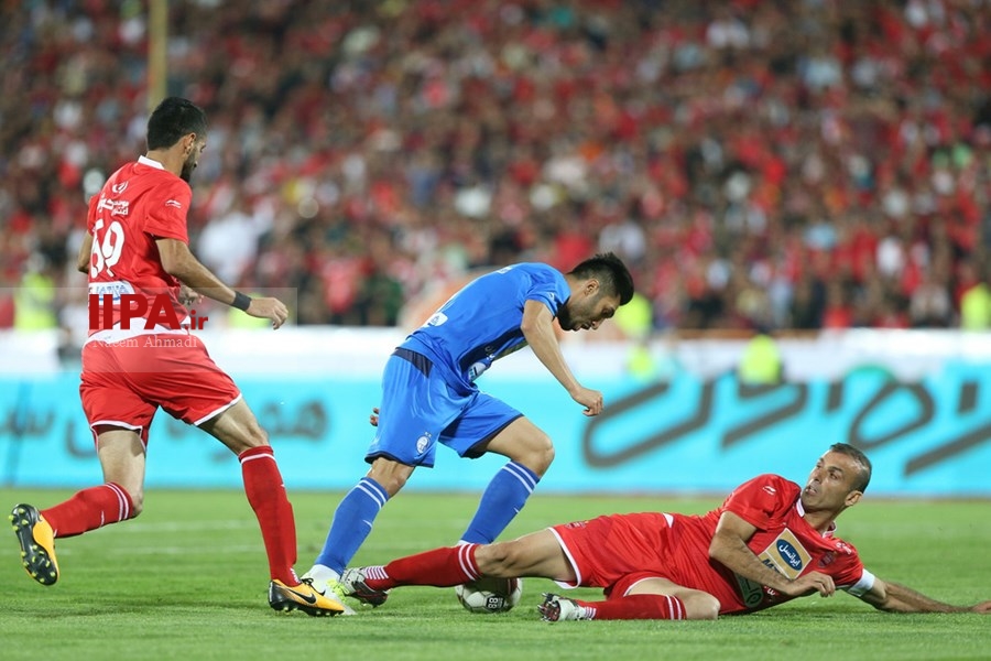   دیدار تیم های فوتبال استقلال و پرسپولیس