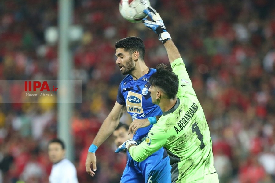   دیدار تیم های فوتبال استقلال و پرسپولیس