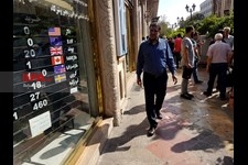   مردم  در بازار ارز تهران 