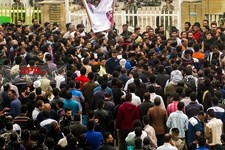   تجمع کارگران نیشکر هفت تپه مقابل فرمانداری شوش