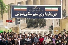   تجمع کارگران نیشکر هفت تپه مقابل فرمانداری شوش