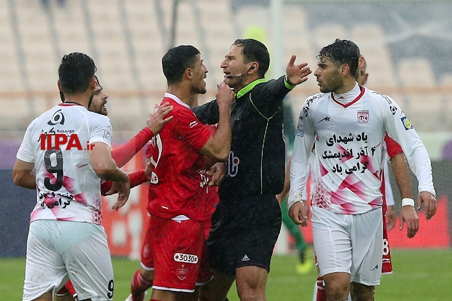   دیدار فوتبال پرسپولیس و تراکتور سازی